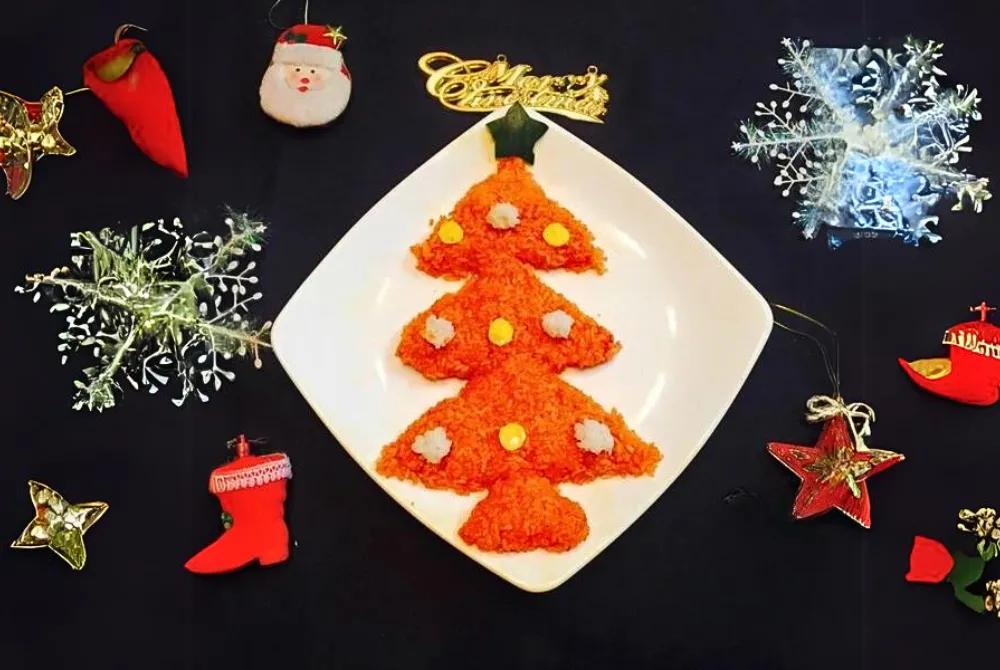 Xôi gấc tạo hình cây thông Noel mang đến không khí Giáng Sinh