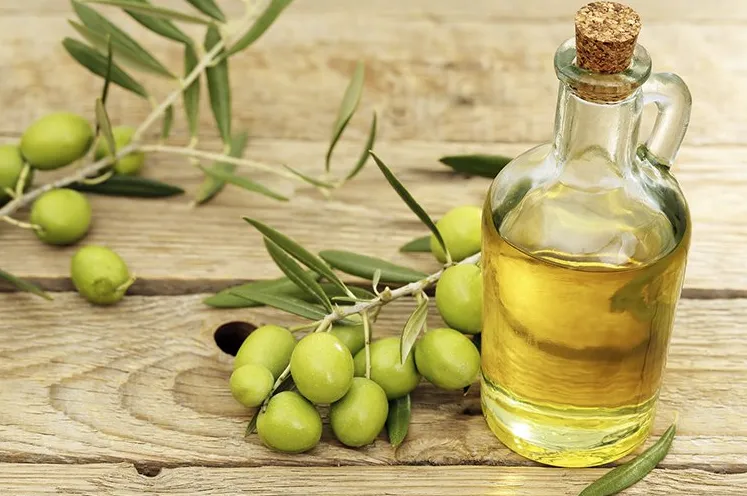 Dầu oliu giúp làm sáng và dưỡng da vùng nách