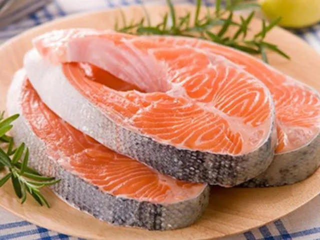 cháo cá hồi nấu với rau gì cho bé ăn dặm giàu dinh dưỡng mà không bị tanh? - 1