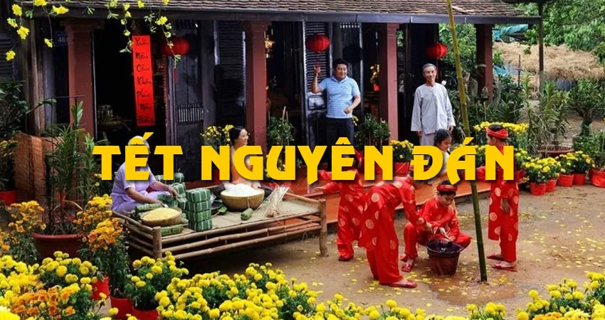 Gia đình quây quần bên mâm cơm ngày Tết Nguyên Đán, chuẩn bị đón năm mới ấm áp.