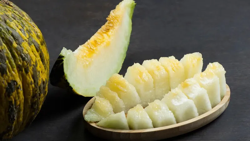 Dưa bở cắt lát tươi ngon, bổ dưỡng, là món quà tuyệt vời từ thiên nhiên