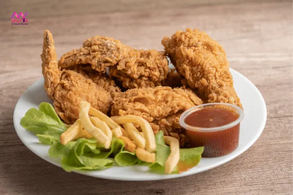 Miếng gà rán Jollibee nóng hổi với lớp vỏ giòn rụm