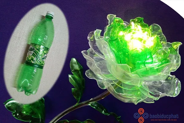 Hoa nhựa làm từ chai nhựa cũ