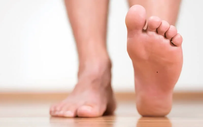Bàn chân có nốt ruồi đen lớn ở lòng, biểu tượng cho vận may tài lộc