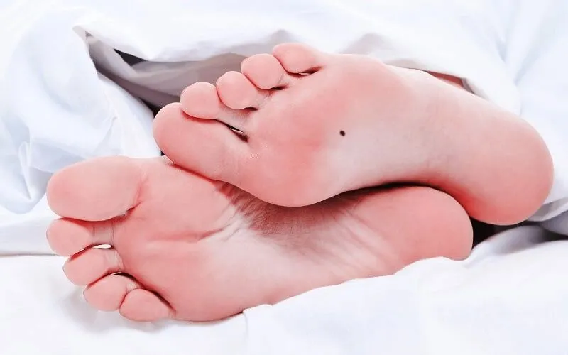 Nốt ruồi lòng bàn chân trái phụ nữ