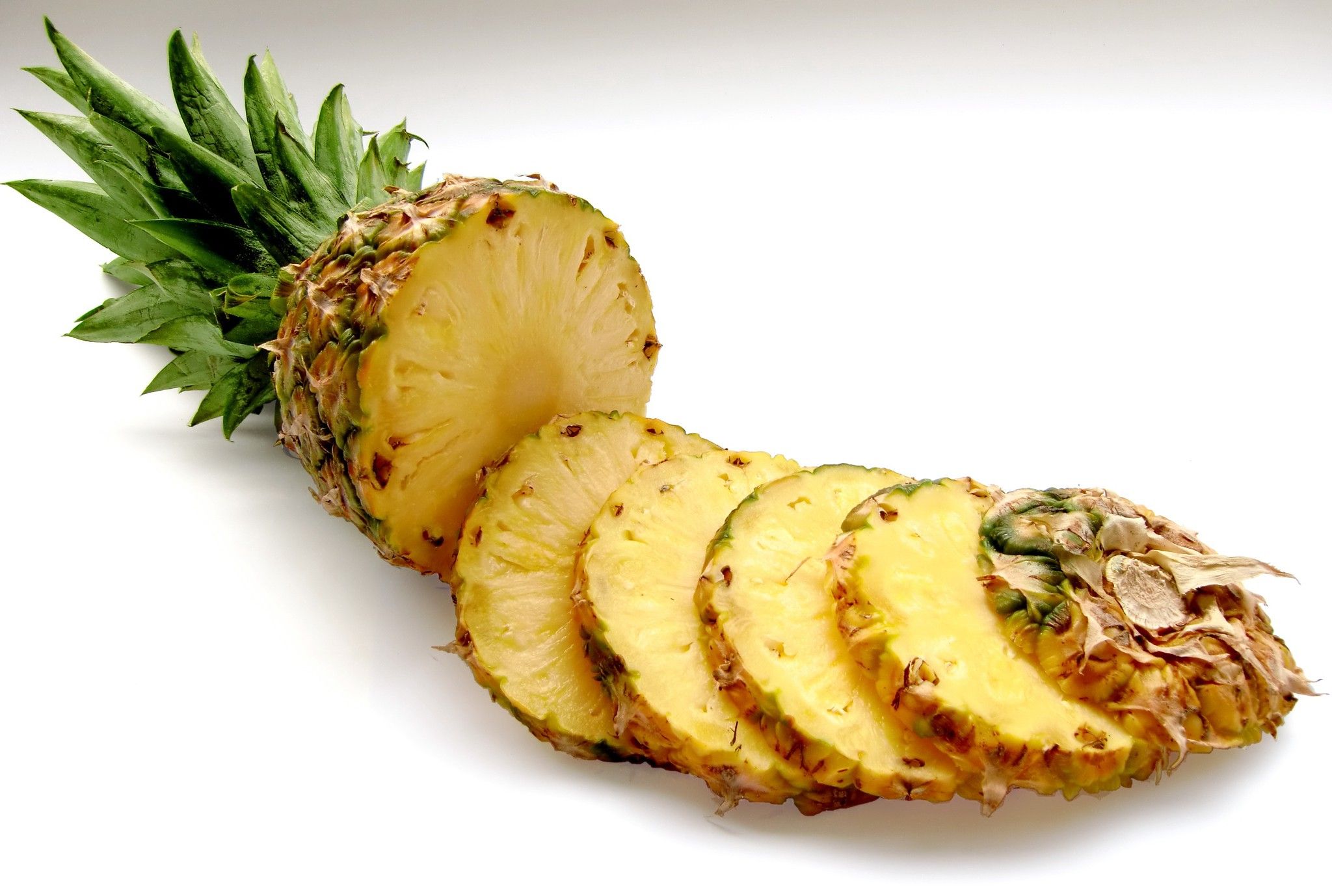 pineapple-636562_c152f00554934e7aa1d8a937d3ee0592_master