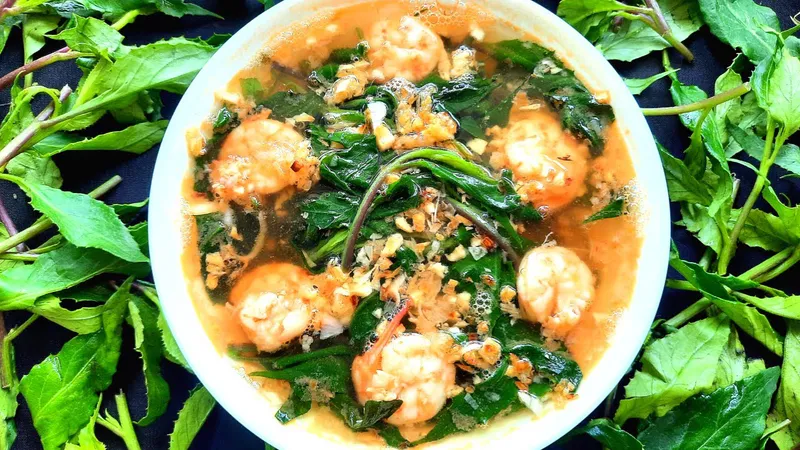 Món rau lủi rừng xào tôm thơm ngon, bổ dưỡng, là gợi ý cho bữa cơm gia đình