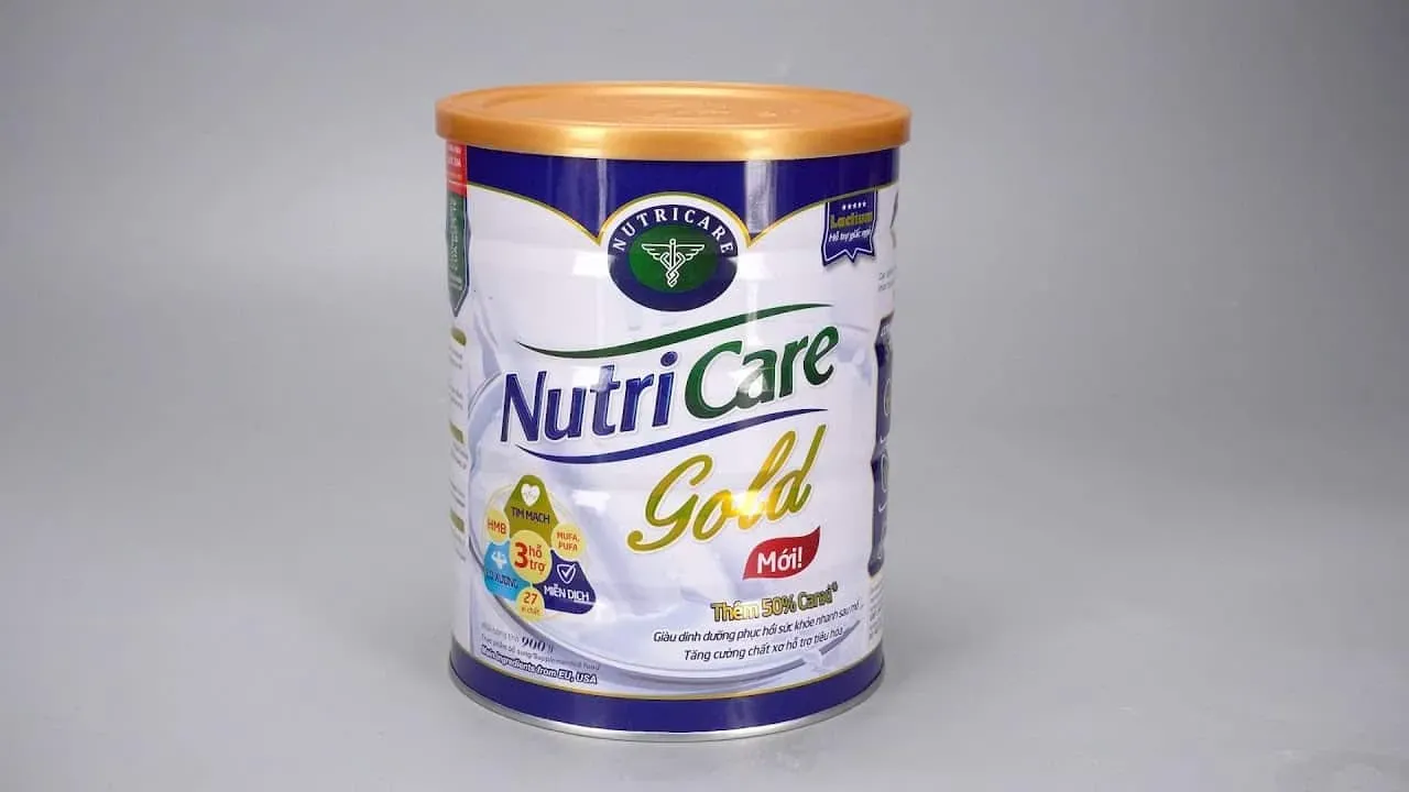 Hộp sữa Nutricare Gold, với hàm lượng canxi cao và HMB hỗ trợ xương khớp