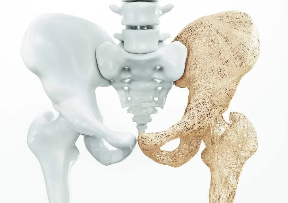 Một người trung niên đang tập thể dục nhẹ nhàng, tượng trưng cho sức khỏe xương khớp được cải thiện nhờ sữa
