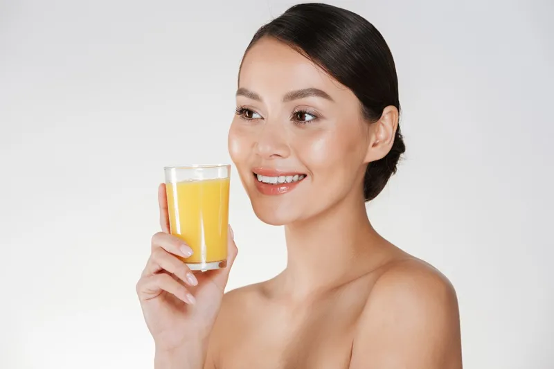 Nước cam giúp bảo vệ da khỏi lão hóa và cải thiện sắc tố da tự nhiên