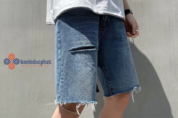 Quần short làm từ quần jeans cũ