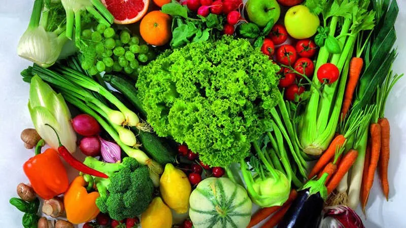 Bổ sung thêm vitamin từ rau củ tươi xanh khi ăn mì gói