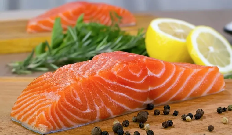 Cá hồi tươi ngon, giàu Omega-3, là thực phẩm lý tưởng cho người muốn giảm cân