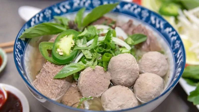 Bò viên cung cấp khoảng 165 calo cho 100g
