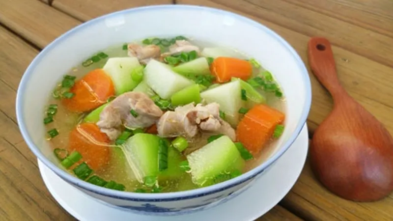 Món canh su su nấu xương, tôm giải nhiệt, bổ dưỡng cho gia đình