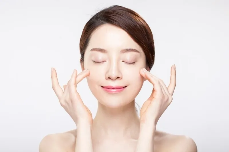 Một ly nước rau má đậu xanh mát lạnh, biểu tượng cho sức khỏe và sắc đẹp da