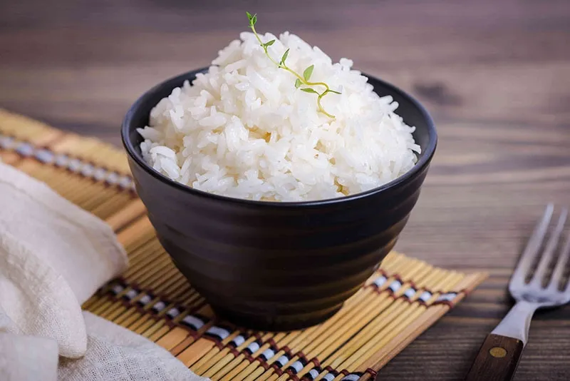 Hàm lượng calo ở trong cơm trắng, cơm tấm, cơm cháy sẽ nhiều hơn trong cơm gạo lứt.