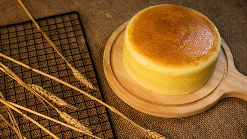 Một chiếc bánh bông lan cỡ vừa thường chứa khoảng 297 kcal