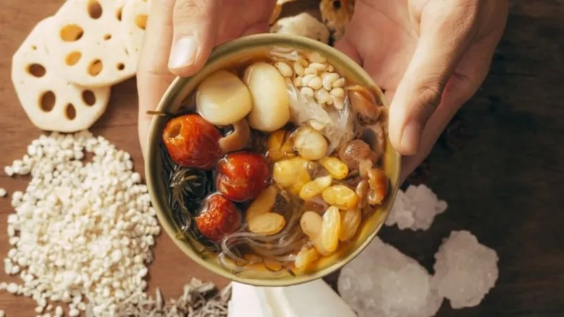 Sâm bổ lượng không chỉ giải khát mà còn mang lại nhiều lợi ích sức khỏe từ các nguyên liệu tự nhiên
