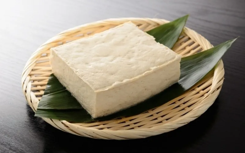So sánh lượng calo trong đậu hũ tươi và đậu hũ chiên