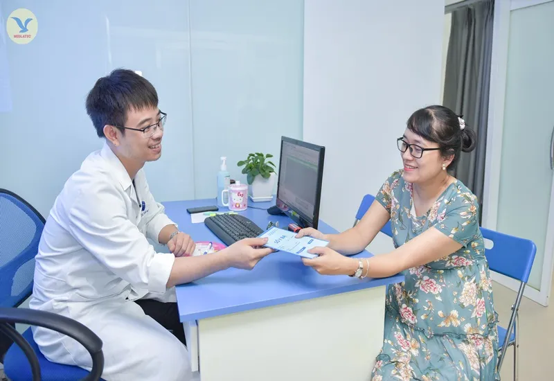Bác sĩ tại MEDLATEC sẽ đưa ra lời khuyên giúp mẹ bầu có thể điều chỉnh chế độ dinh dưỡng, tập luyện trong thai kỳ