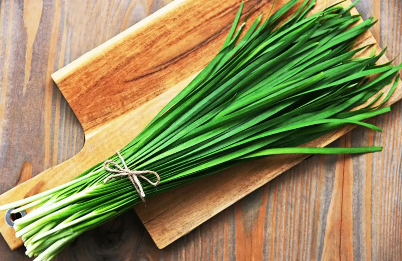 Lá hẹ cung cấp chất chống oxy hóa, giúp phòng ngừa ung thư