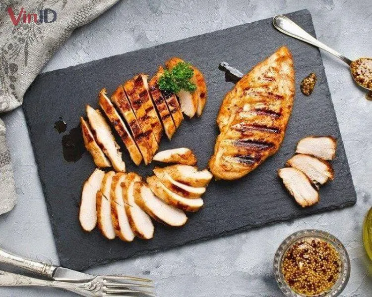 Gà nướng ít calo nếu chế biến đúng cách, là món ăn lý tưởng cho người muốn giữ dáng.