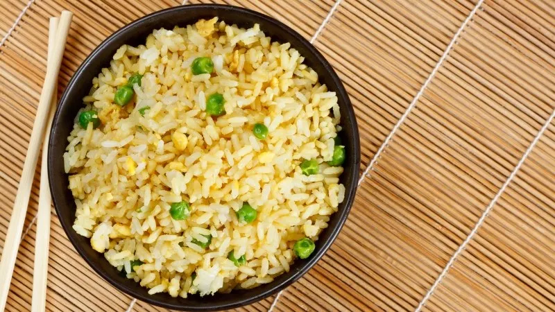 Có nhiều cách để giảm lượng Calo trong cơm chiên