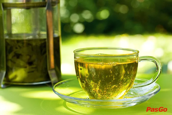 Không nên uống trà xanh cùng với hải sản