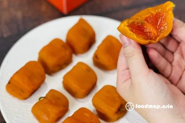 Phần ruột hồng treo gió Đà Lạt đượm mật, sánh dẻo và thơm ngon