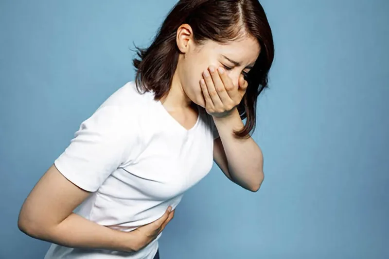 Người có hệ tiêu hóa kém hoặc dị ứng lactose nên cẩn trọng khi ăn phô mai