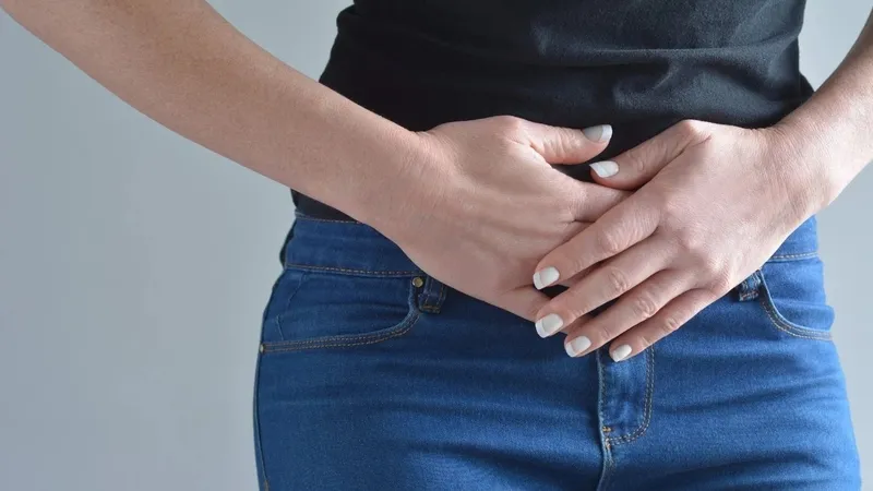 Người dạ dày yếu, dễ bị đầy hơi, khó tiêu,... nên cân nhắc khi ăn lá hẹ
