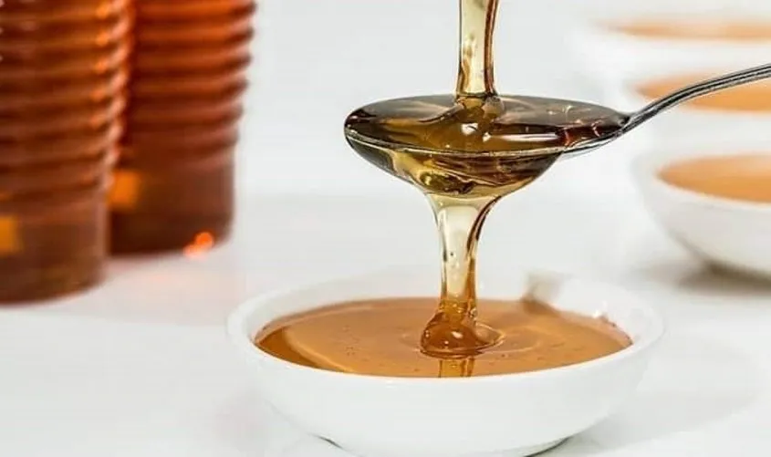 Mật ong tự nhiên chứa đựng nhiều dưỡng chất quý giá như vitamin, khoáng chất và hợp chất thực vật
