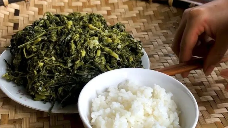 Rau sắn muối chua là món ăn của người vùng cao yêu thích