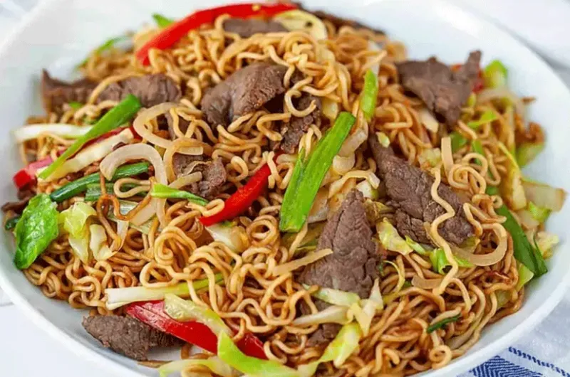 Mì xào bao nhiêu calo? Trung bình, 100g mì xào cung cấp khoảng 190 calo
