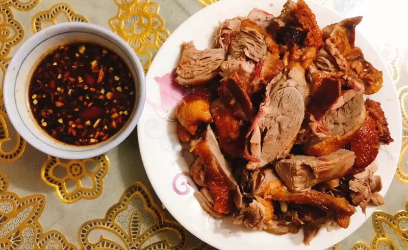 Vịt quay là món ăn giàu dinh dưỡng nhưng cần ăn có chừng mực và đúng cách