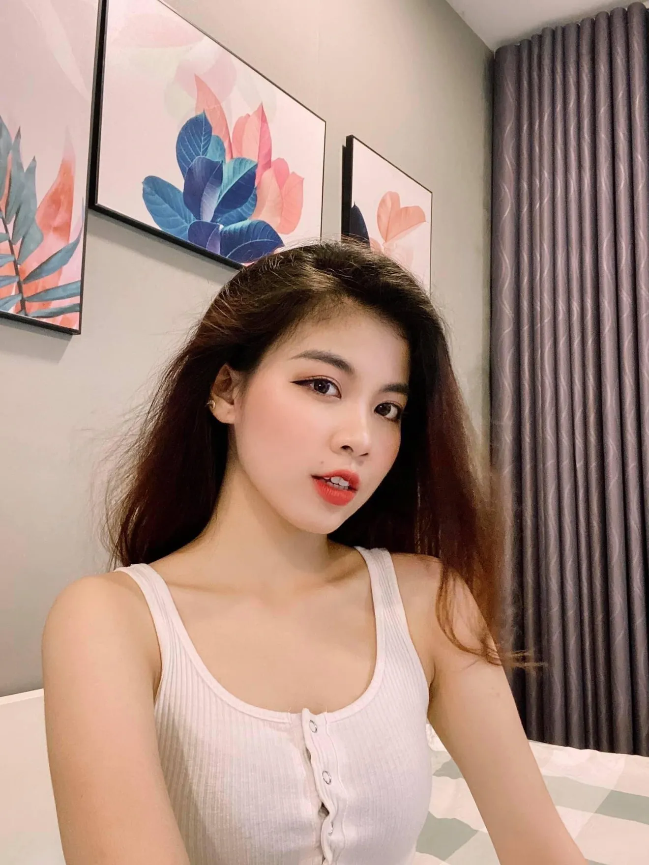 Bảo Yến thì quan niệm, không dâng hiến quá nhiều khi yêu.