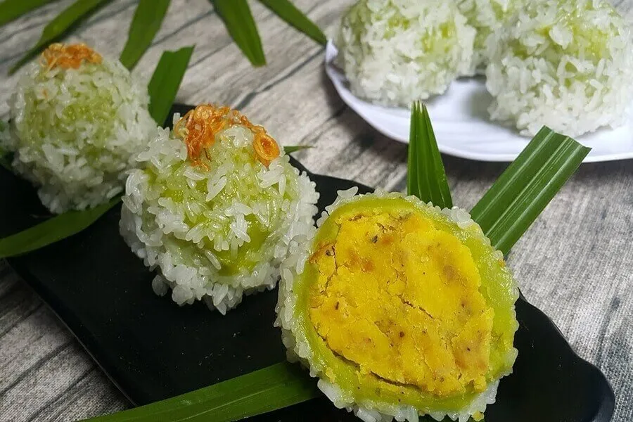 Một chiếc bánh khúc thơm ngon sau khi hấp