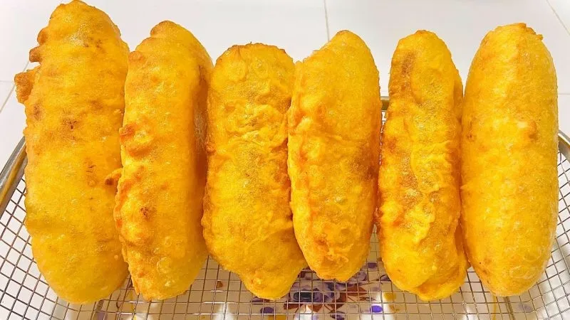 Bánh chuối chiên là món ăn vặt được nhiều người yêu thích