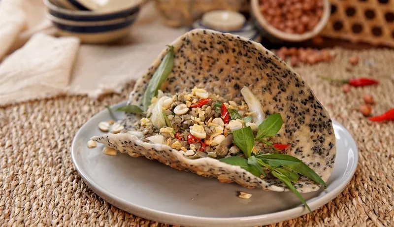 Món hến xúc bánh đa thơm ngon, giàu dinh dưỡng, ít calo