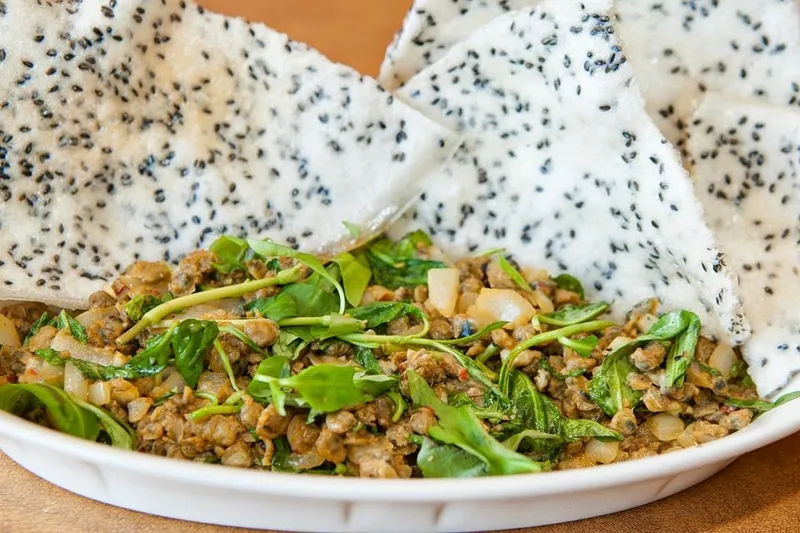 Lươn xào xúc bánh đa - món ăn bổ dưỡng từ đồng quê