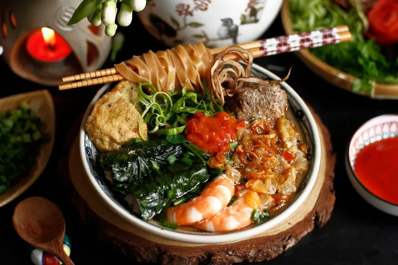 Bánh đa cua là đặc sản nổi tiếng được rất nhiều thực khách yêu mến