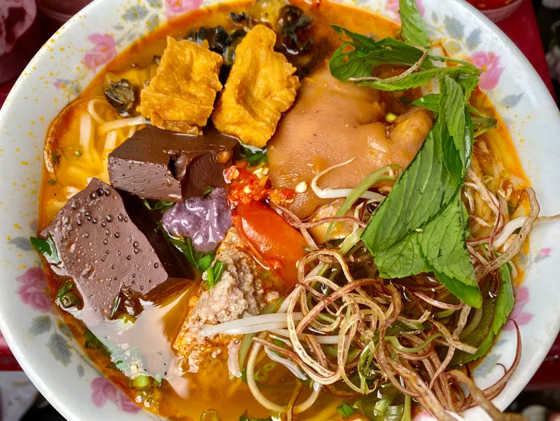 Một tô bánh đa cua thường cung cấp từ 227 đến 350 calo