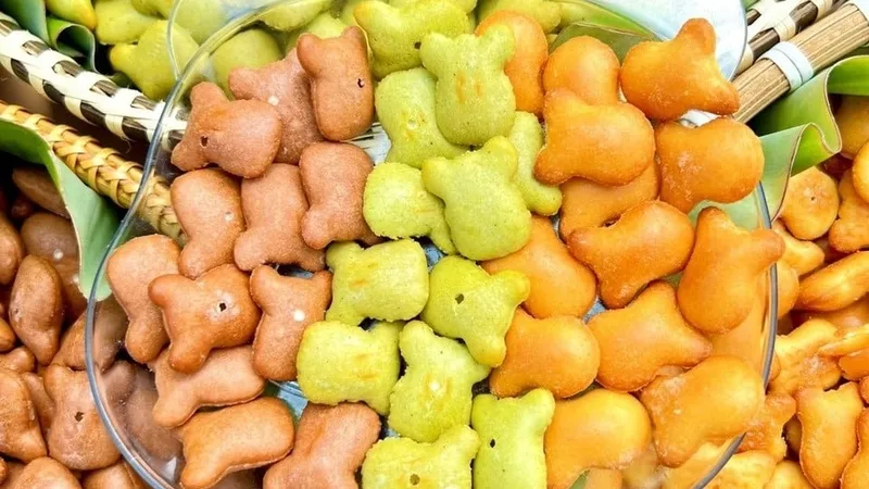 Hình ảnh những chiếc bánh gấu nhỏ xinh với vỏ vàng giòn và nhân kem bên trong