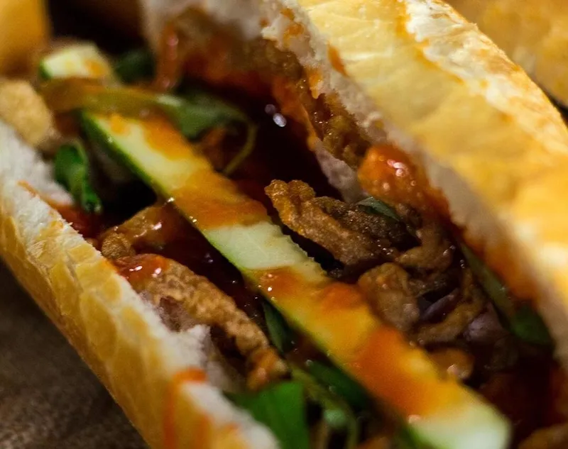 Bánh mì chả cá bao nhiêu calo là thắc mắc của nhiều người
