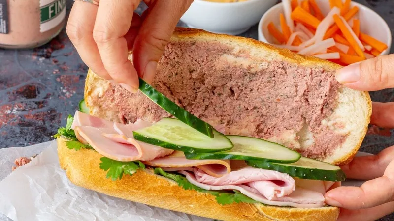 Thưởng thức bánh mì thập cẩm một cách khoa học để giữ dáng