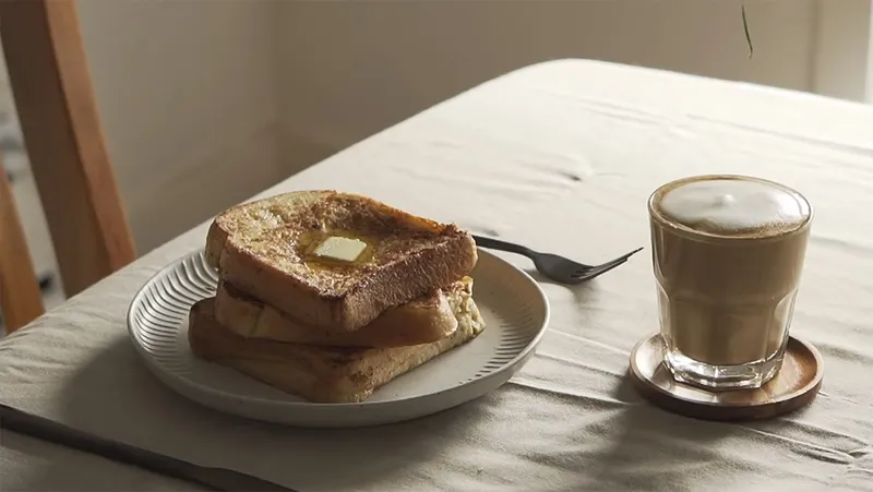 Ăn bánh mì trứng vào buổi sáng sẽ hạn chế tăng cân