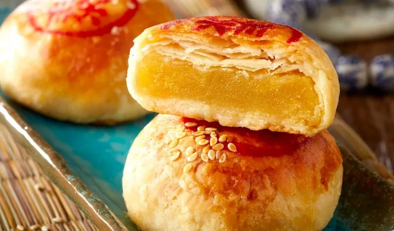 Bánh pía bao nhiêu calo? Một chiếc bánh pía có khoảng 400 calo và thay đổi tùy theo nguyên liệu trong bánh
