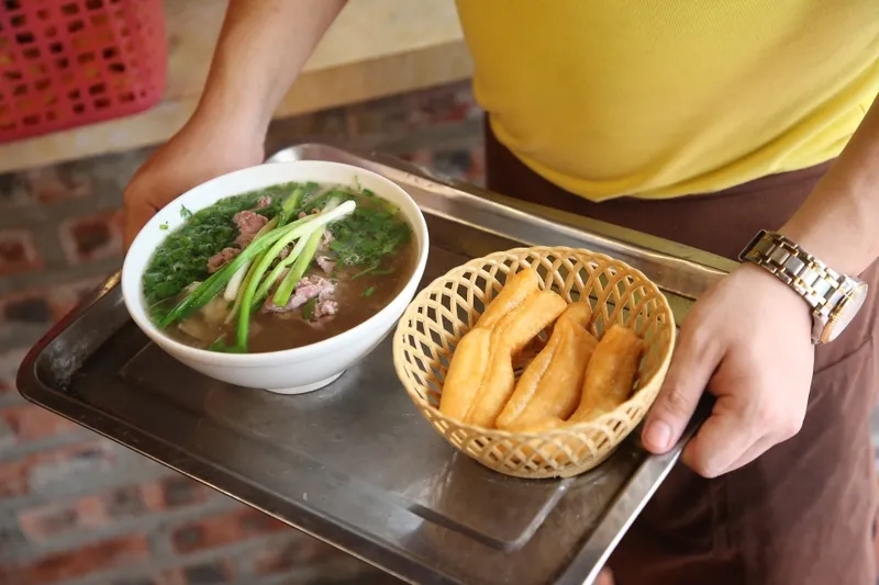 Các loại rau xanh tươi ngon ăn kèm bánh quẩy để cân bằng dinh dưỡng