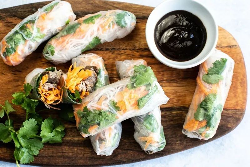 Nếu ăn nhiều bánh tráng phơi sương với nhiều nguyên liệu khác có thể khiến bạn tăng cân
